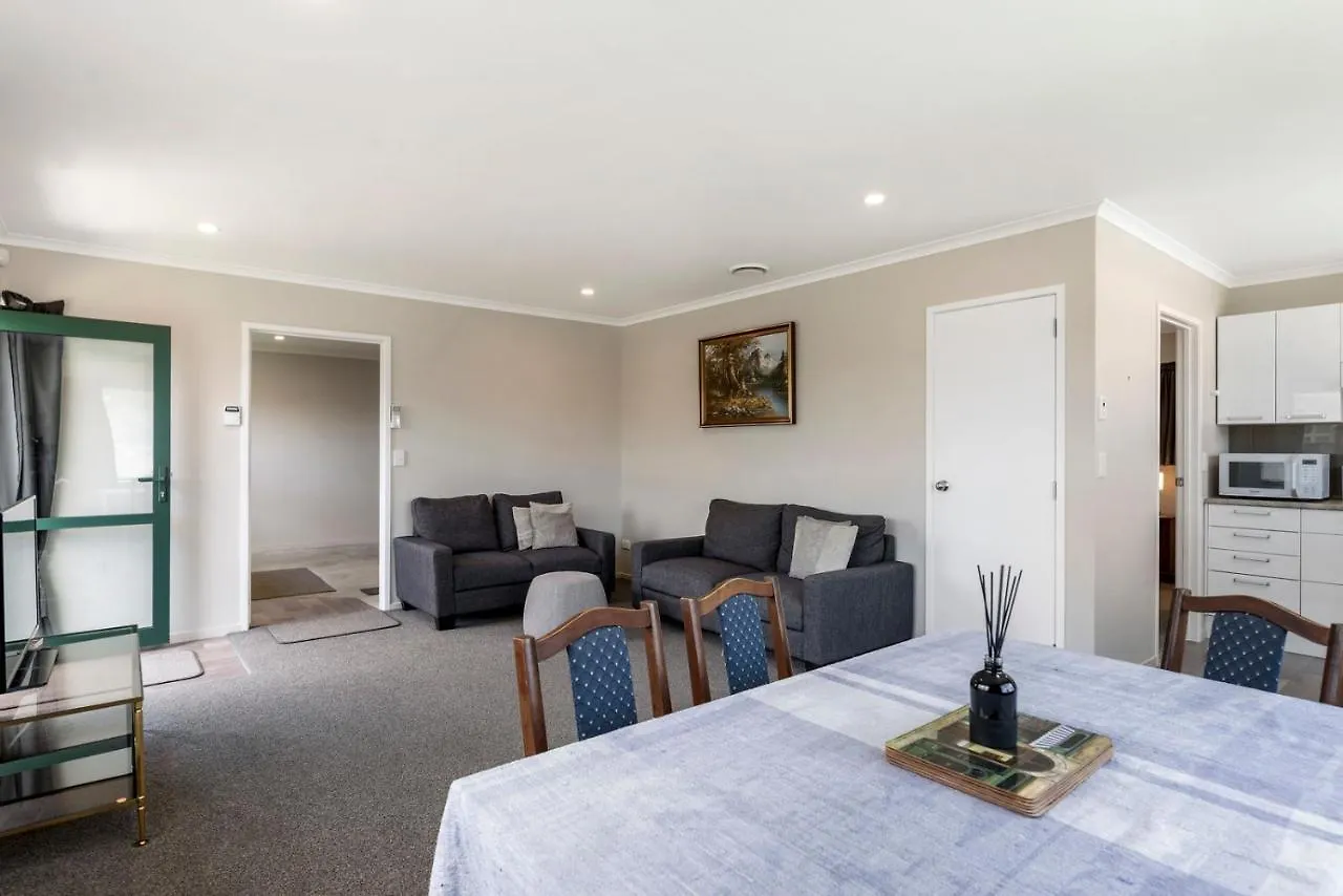 Sunrise Getaway - Rotorua Holiday Home 뉴질랜드
