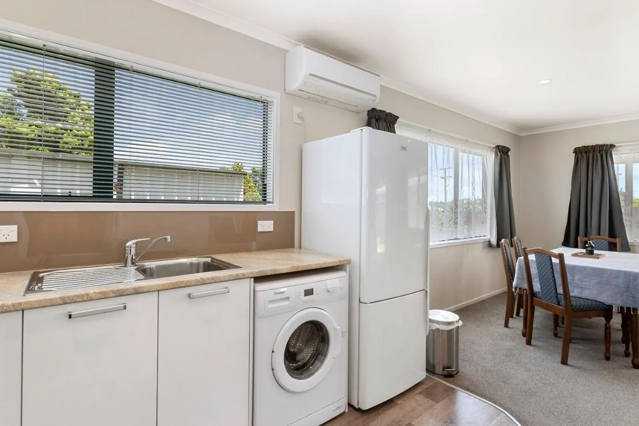 Sunrise Getaway - Rotorua Holiday Home