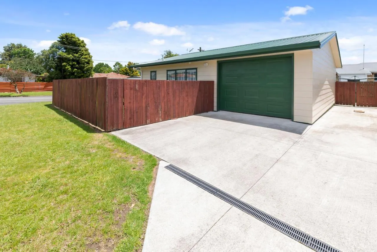 Sunrise Getaway - Rotorua Holiday Home 0*,  뉴질랜드