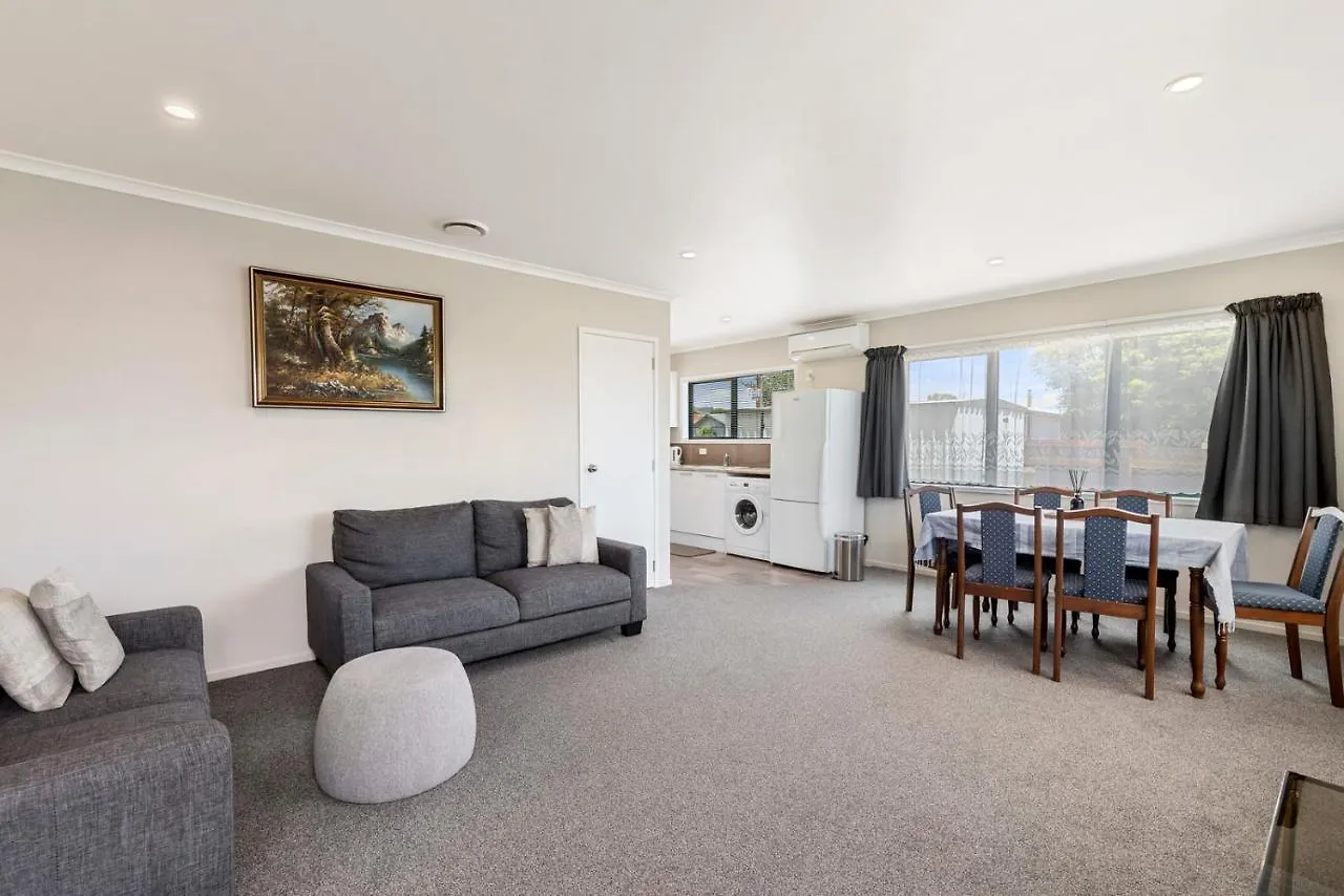 Sunrise Getaway - Rotorua Holiday Home