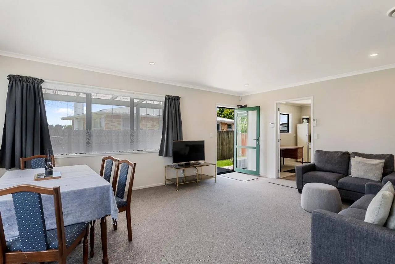 Sunrise Getaway - Rotorua Holiday Home 뉴질랜드