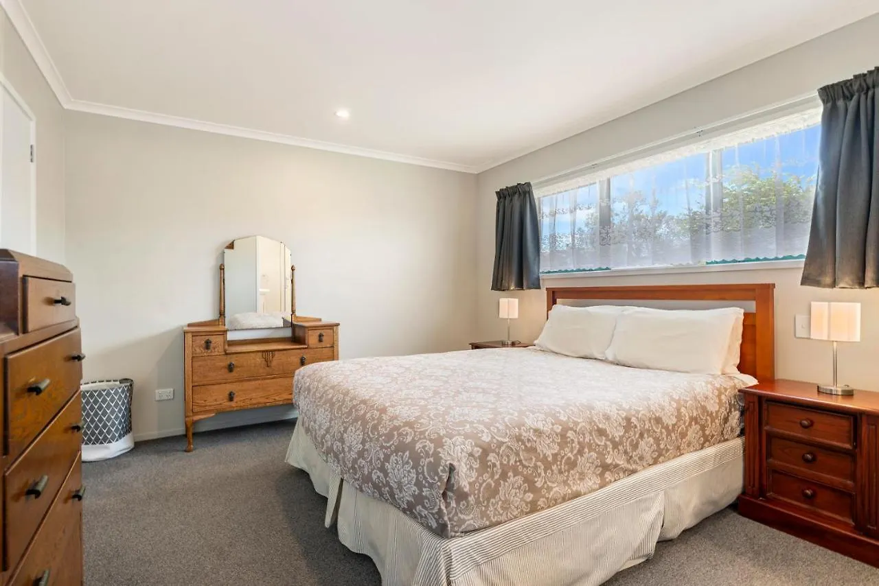 Sunrise Getaway - Rotorua Holiday Home
